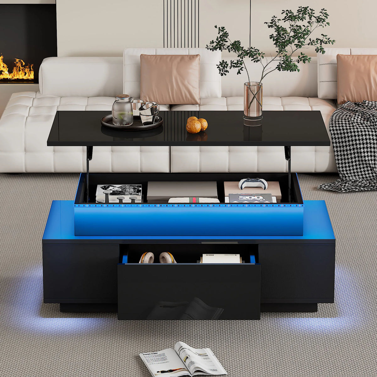 Table basse relevable noire laquée, bande LED allumée, en soirée